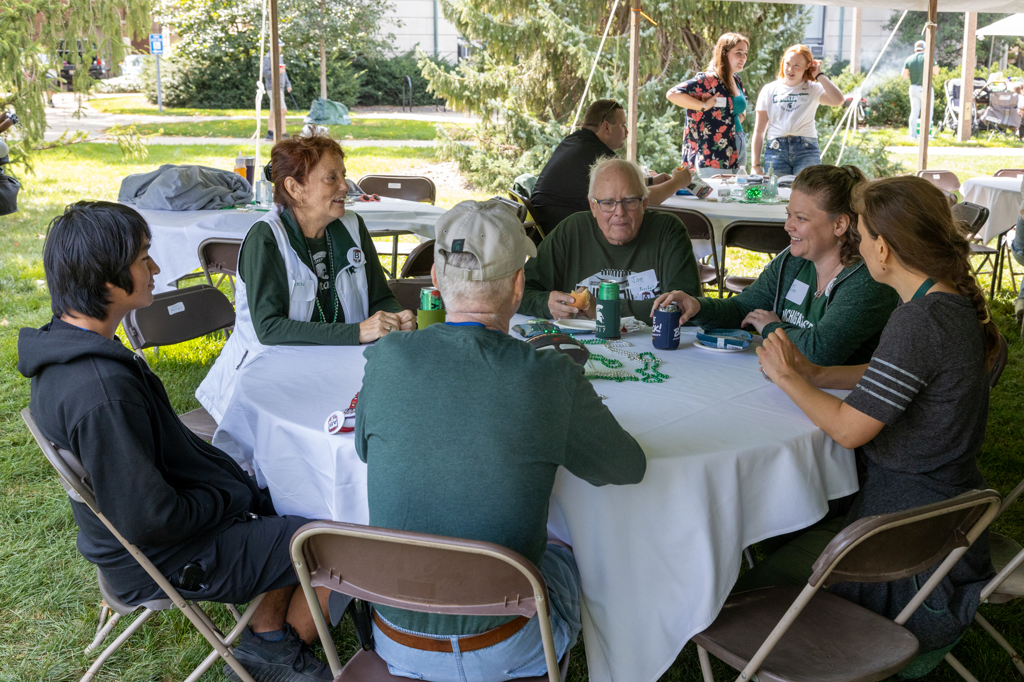 alumni eating and chatting at tailgate