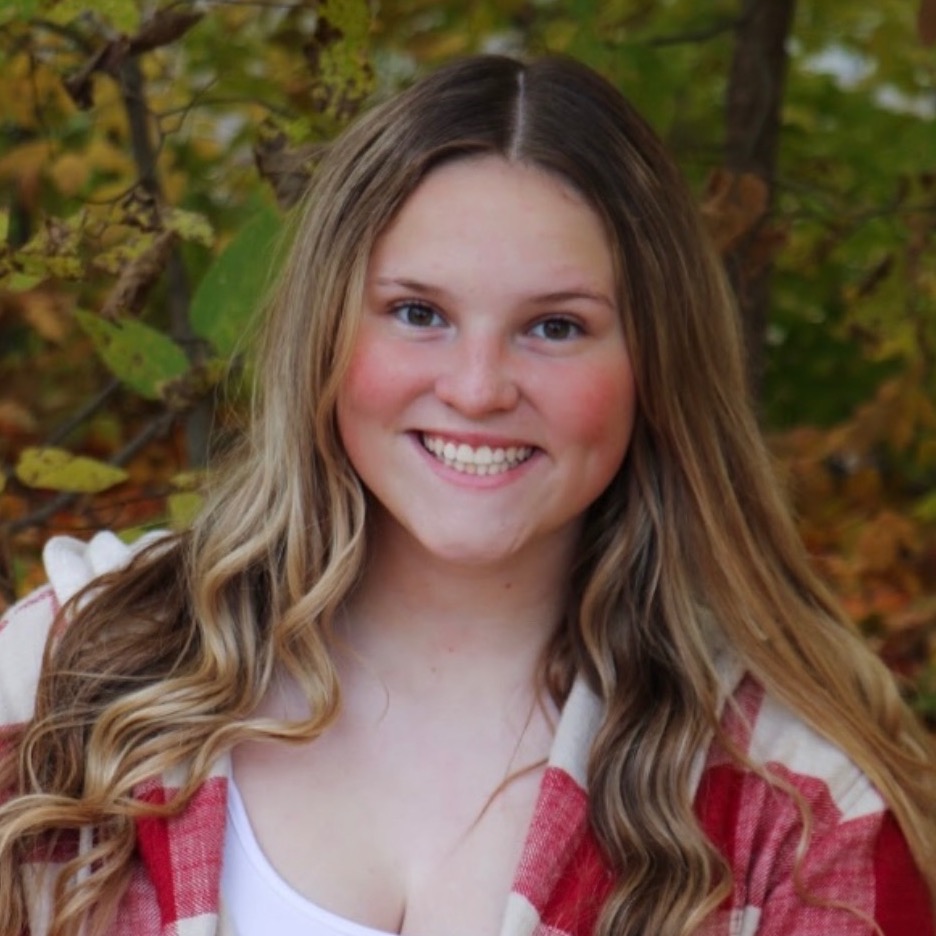 Ella Wardlow Headshot